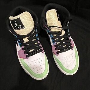 Jordan 1 Mid SE Multi-Color (lightbulb)